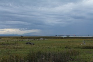 canada-2018-01-210-het-uitzicht-vanaf-de-dyke-naar-het-water-met-daarachter-vancouver-island